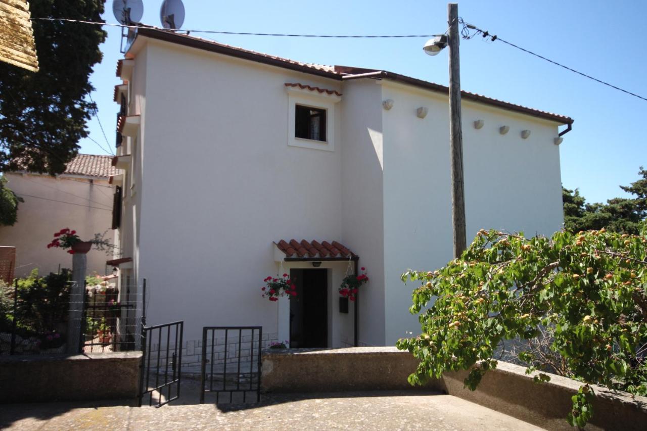 Apartments And Rooms With Parking Space Cunski, Losinj - 2498 מראה חיצוני תמונה